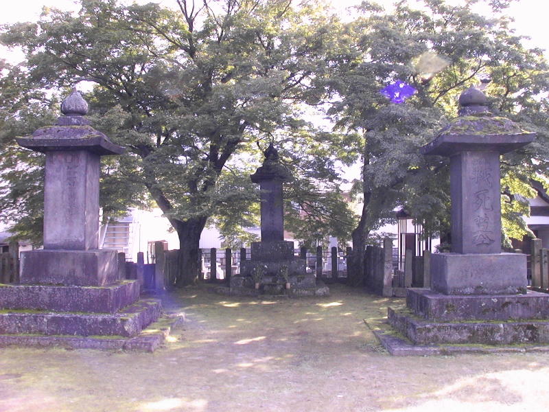 942935496-Tomb-for-the-dead-in-wars.jpg