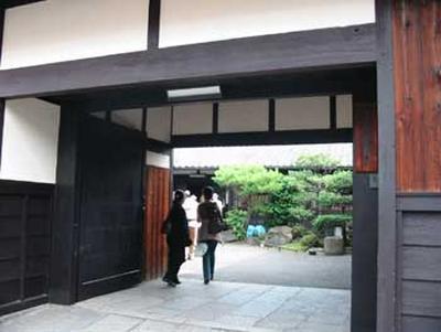 1443882765-entrance.jpg