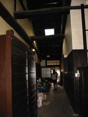 1990758540-corridor-high-ceiling.jpg