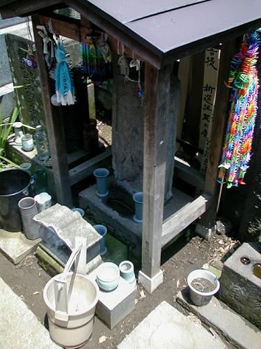 708766887-Okitas-Grave-at-Senshouji.jpg