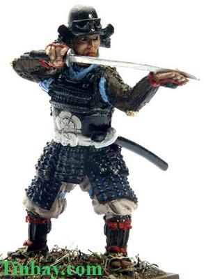 2076105100-Samurai-with-sword-Oda-clan.jpg