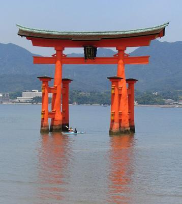 1173560978-457-Kayaking-under-Torii.jpg
