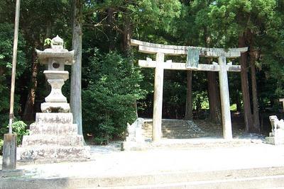 1596386452-Shrine-entrance-at-base.jpg