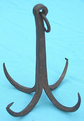 1000314021-naval-attack-grapping-hook.jpg